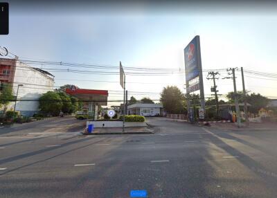 Sale of land and buildings In front of Sukhumvit Road near Jomtien beach