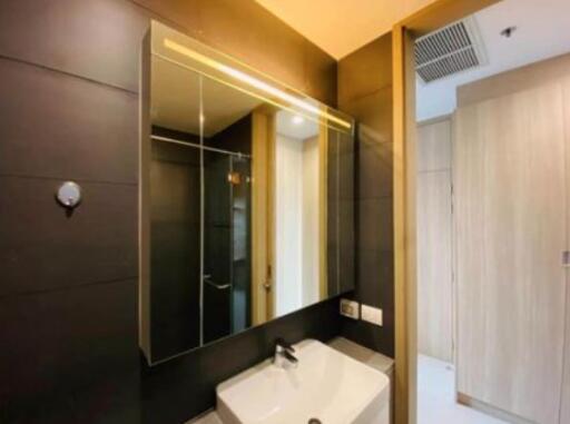 2 bed Condo in Noble Ploenchit Lumphini Sub District C015652