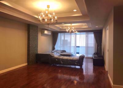 3 bed Condo in Premier Condominium Khlongtan Sub District C015640