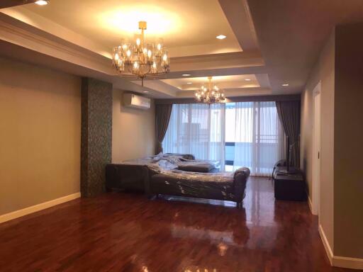 3 bed Condo in Premier Condominium Khlongtan Sub District C015640