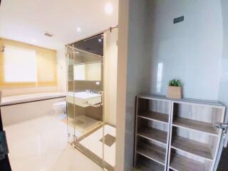 2 bed Condo in The Address Chidlom Lumphini Sub District C015608