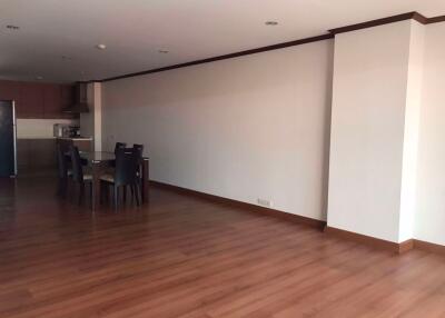 2 bed Condo in Premier Condominium Khlongtan Sub District C015552