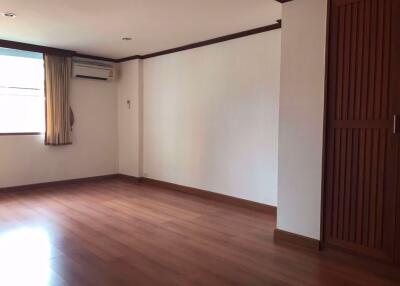 2 bed Condo in Premier Condominium Khlongtan Sub District C015552