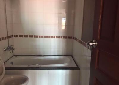 2 bed Condo in Premier Condominium Khlongtan Sub District C015552