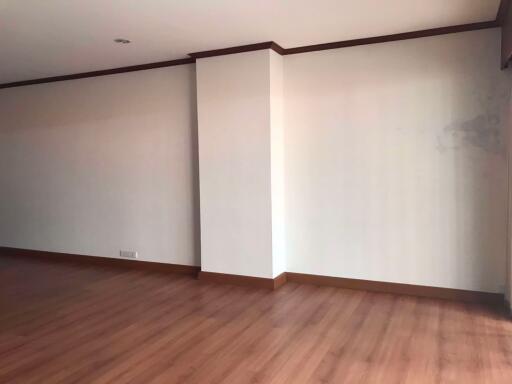 2 bed Condo in Premier Condominium Khlongtan Sub District C015552