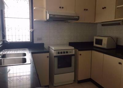 2 bed Condo in Premier Condominium Khlongtan Sub District C015551