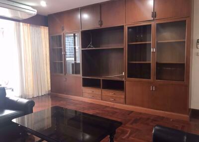 2 bed Condo in Premier Condominium Khlongtan Sub District C015551