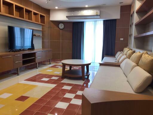 2 bed Condo in Premier Condominium Khlongtan Sub District C015546