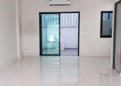 3 bed House Saphan Song Sub District H015541