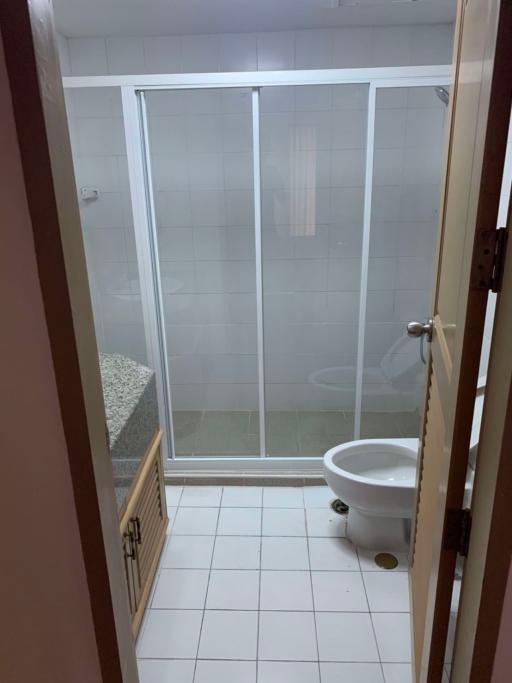 3 ห้องนอน, 3 ห้องน้ำ คอนโด ราคา ฿ 30,000/เดือน