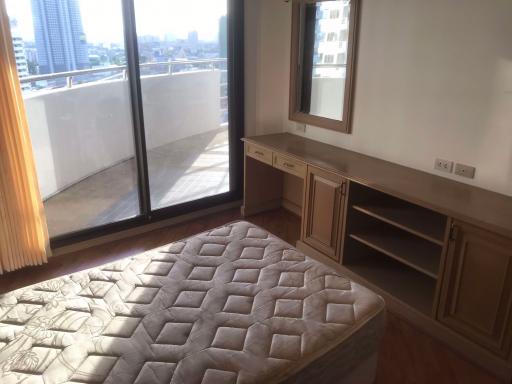 3 bed Condo in Floraville Suanluang District C015528