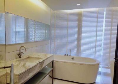 2 bed Condo in Sathorn Heritage Sathon District C015518