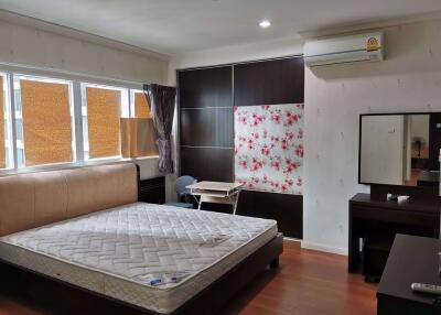 2 bed Condo in Grand Park View Khlong Toei Nuea Sub District C015504