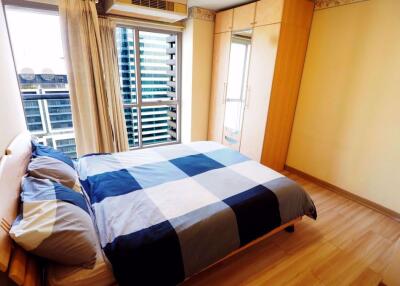 2 bed Condo in Silom Suite Silom Sub District C015458