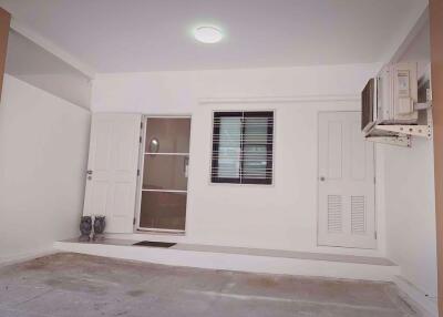 3 bed House Suanluang Sub District H015457