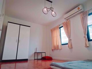 3 bed House Suanluang Sub District H015457