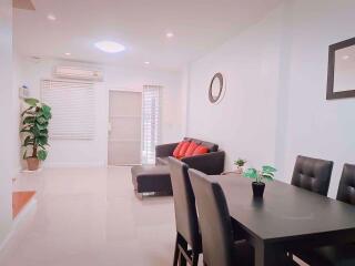 3 bed House Suanluang Sub District H015457