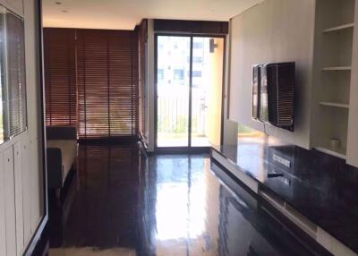 2 bed Condo in Noble 09 Ruamrudee Pathum Wan District C015456