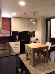 2 bed Condo in Noble 09 Ruamrudee Pathum Wan District C015456