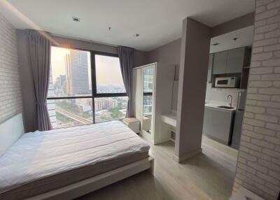 Studio bed Condo in Ideo Mobi Sathorn Banglamphulang Sub District C015446