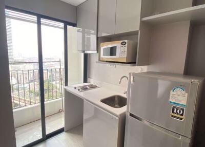 Studio bed Condo in Ideo Mobi Sathorn Banglamphulang Sub District C015446