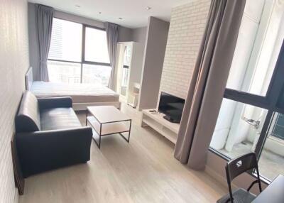 Studio bed Condo in Ideo Mobi Sathorn Banglamphulang Sub District C015446