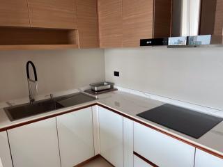 2 bed Condo in The Emporio Place Khlongtan Sub District C015440