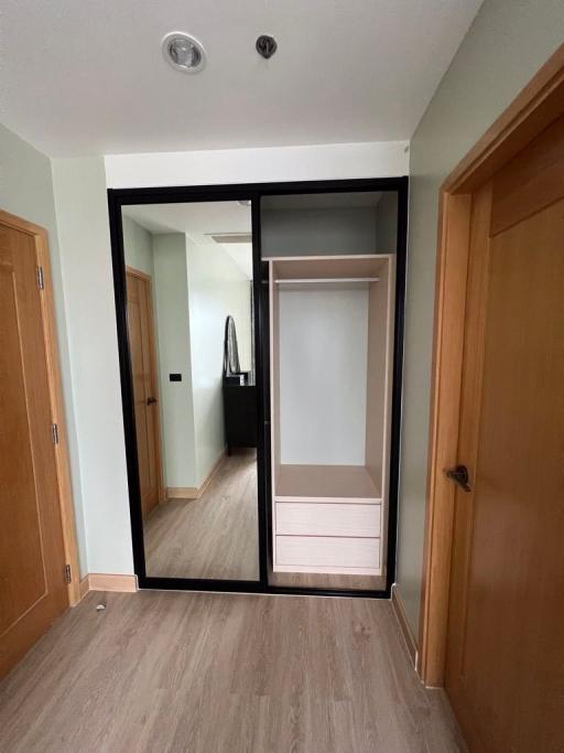 2 bed Condo in The Emporio Place Khlongtan Sub District C015440