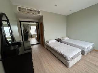 2 bed Condo in The Emporio Place Khlongtan Sub District C015440