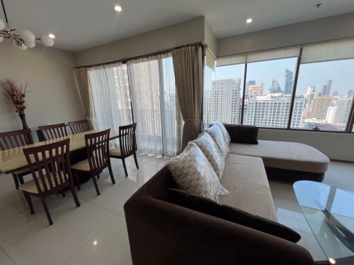 2 bed Condo in The Emporio Place Khlongtan Sub District C015440