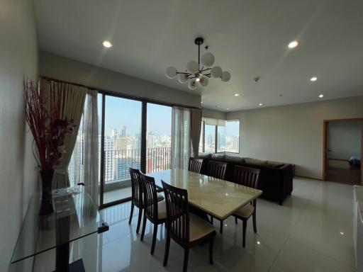 2 bed Condo in The Emporio Place Khlongtan Sub District C015440