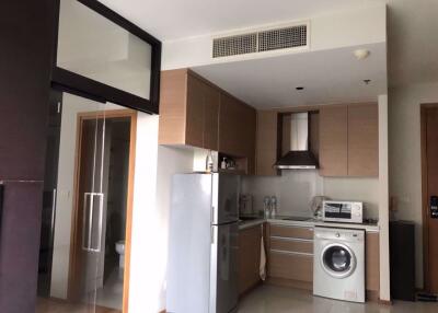 1 bed Condo in The Emporio Place Khlongtan Sub District C015438