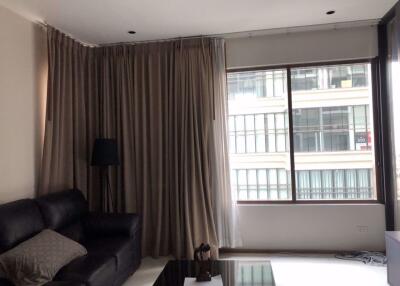 1 bed Condo in The Emporio Place Khlongtan Sub District C015438