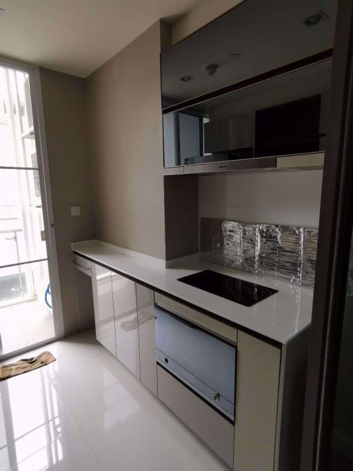 1 bed Condo in The Room Sathorn-TanonPun Silom Sub District C015429