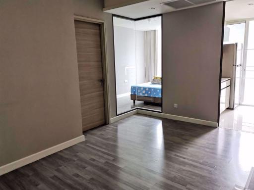 1 bed Condo in The Room Sathorn-TanonPun Silom Sub District C015429