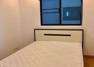 1 bed Condo in Sathorn Gardens Thungmahamek Sub District C015425