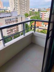 1 bed Condo in Sathorn Gardens Thungmahamek Sub District C015425