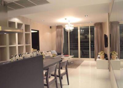 2 bed Condo in Watermark Chaophraya Khlong Ton Sai Sub District C015399