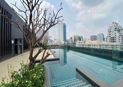 2 bed Condo in Collezio Sathorn-Pipat Silom Sub District C015376