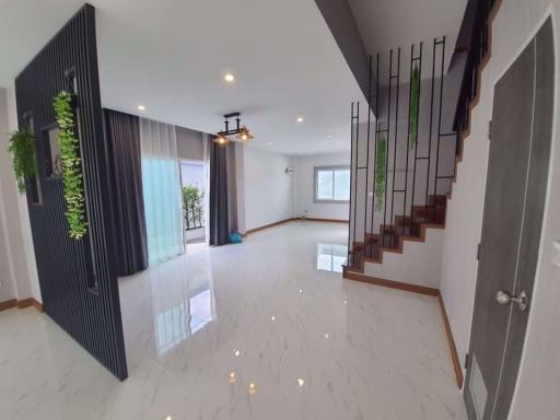 5 bed House Saphansung Sub District H015280