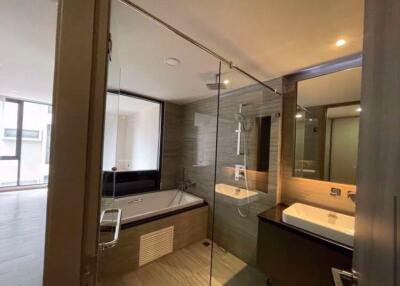 2 ห้องนอน, 2 ห้องน้ำ คอนโด ราคา ฿ 47,000/เดือน