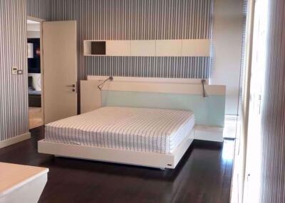 3 bed Condo in Nusasiri Grand Phra Khanong Sub District C015246