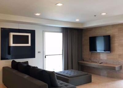 3 bed Condo in Nusasiri Grand Phra Khanong Sub District C015246