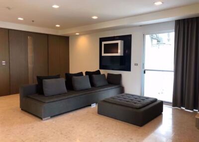 3 bed Condo in Nusasiri Grand Phra Khanong Sub District C015246