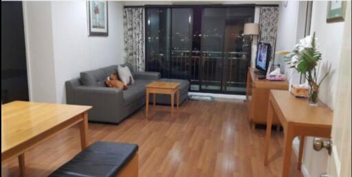 2 bed Condo in Lumpini Place Narathiwas-Chaopraya Chong Nonsi Sub District C015225