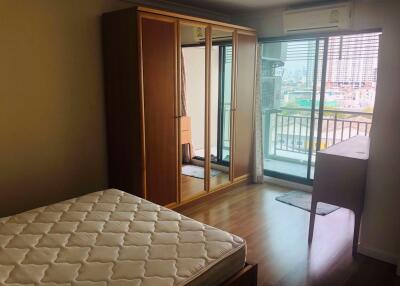 2 bed Condo in Lumpini Place Narathiwas-Chaopraya Chong Nonsi Sub District C015225