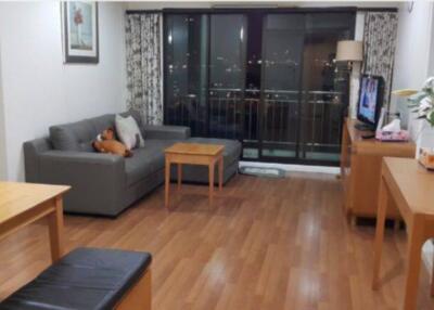 2 bed Condo in Lumpini Place Narathiwas-Chaopraya Chong Nonsi Sub District C015225