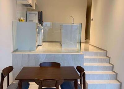 2 bed Condo in Ashton Silom Suriyawong Sub District C015192