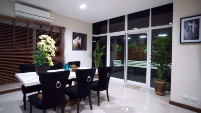 5 bed House Bang Na Sub District H015175