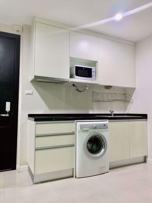 1 bed Condo in O2 Hip Pathum Wan District C015150